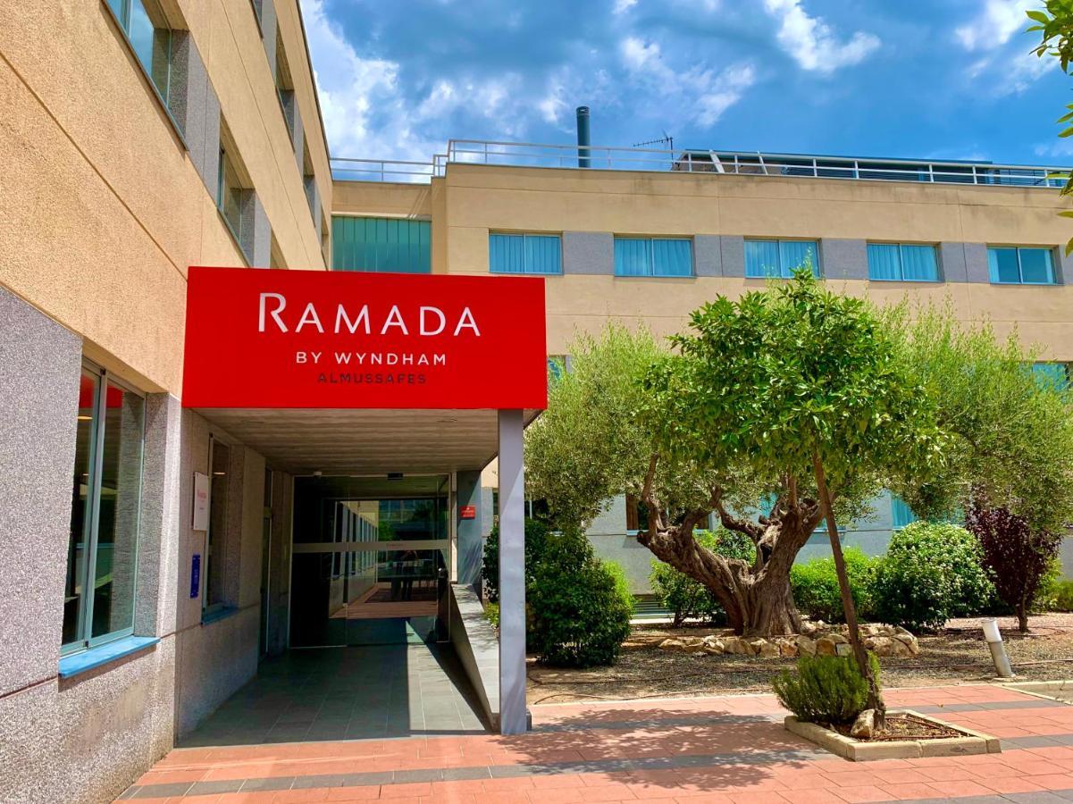 Отель Ramada By Wyndham Valencia Альмусафес Экстерьер фото