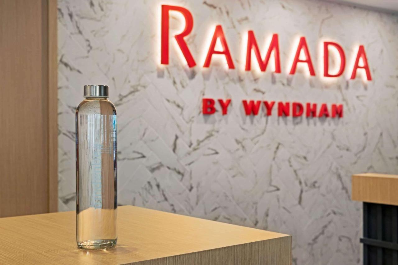 Отель Ramada By Wyndham Valencia Альмусафес Экстерьер фото