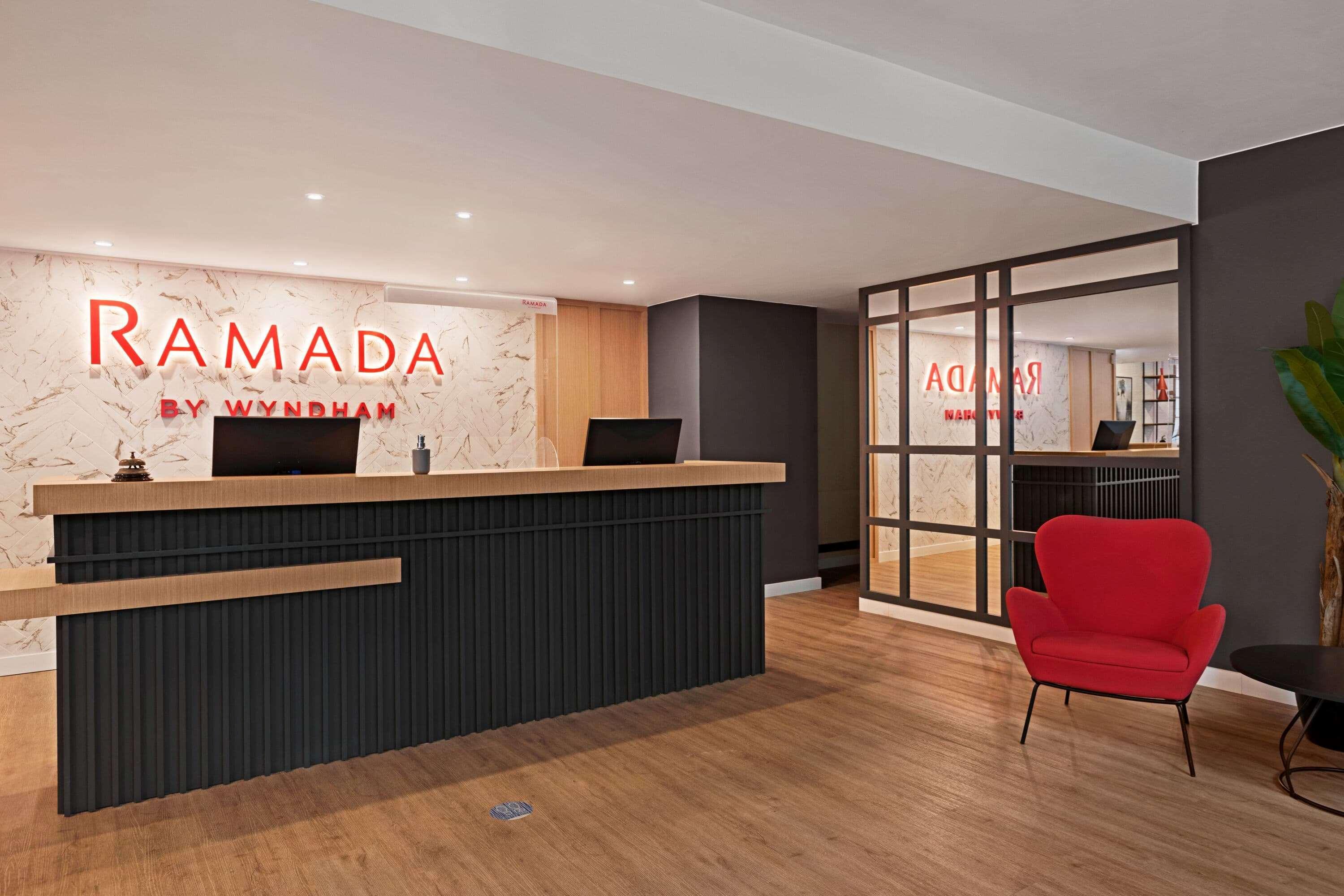 Отель Ramada By Wyndham Valencia Альмусафес Экстерьер фото